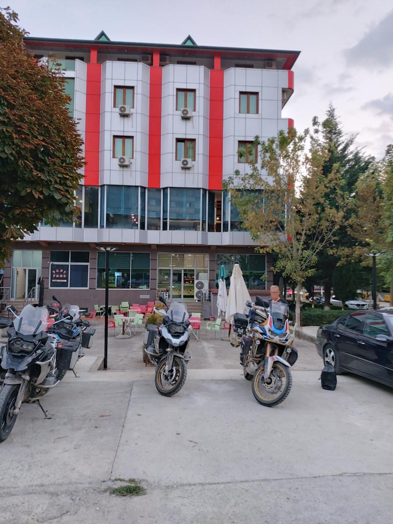 Hotel Piazza Peshkopi Екстериор снимка