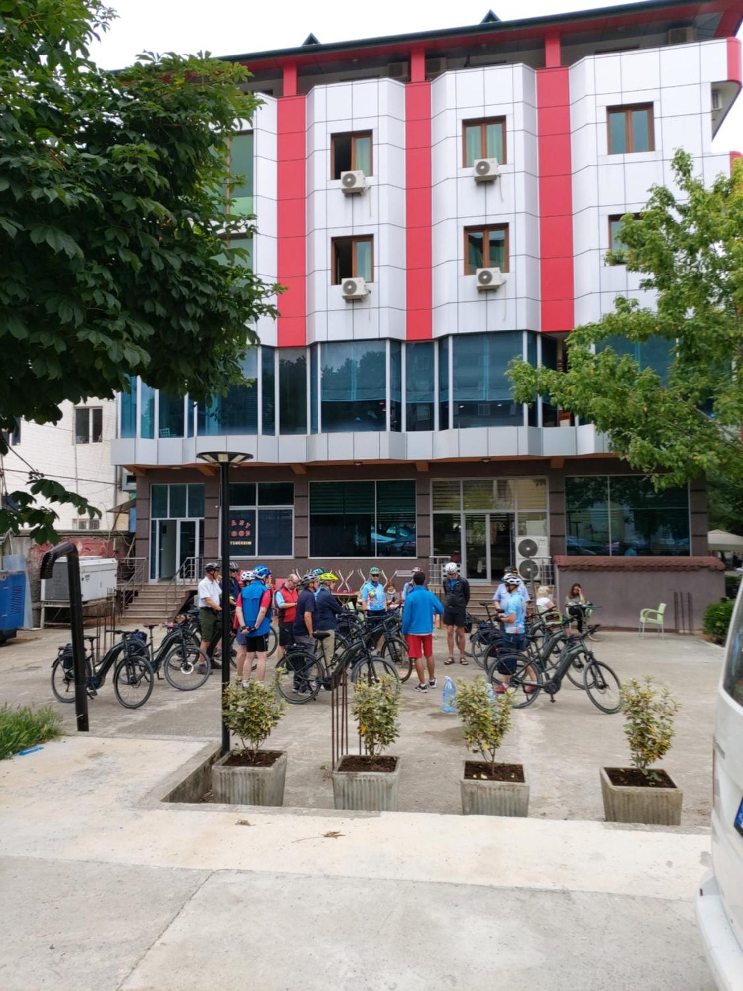 Hotel Piazza Peshkopi Екстериор снимка
