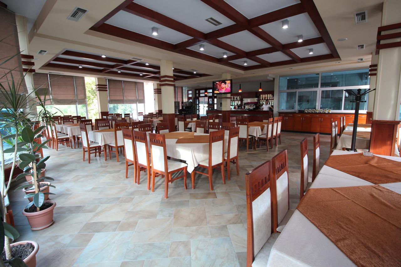 Hotel Piazza Peshkopi Екстериор снимка
